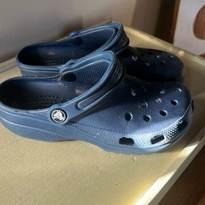 Crocs brand shoes. Men’s size 4. Women’s size 6. Good condition.